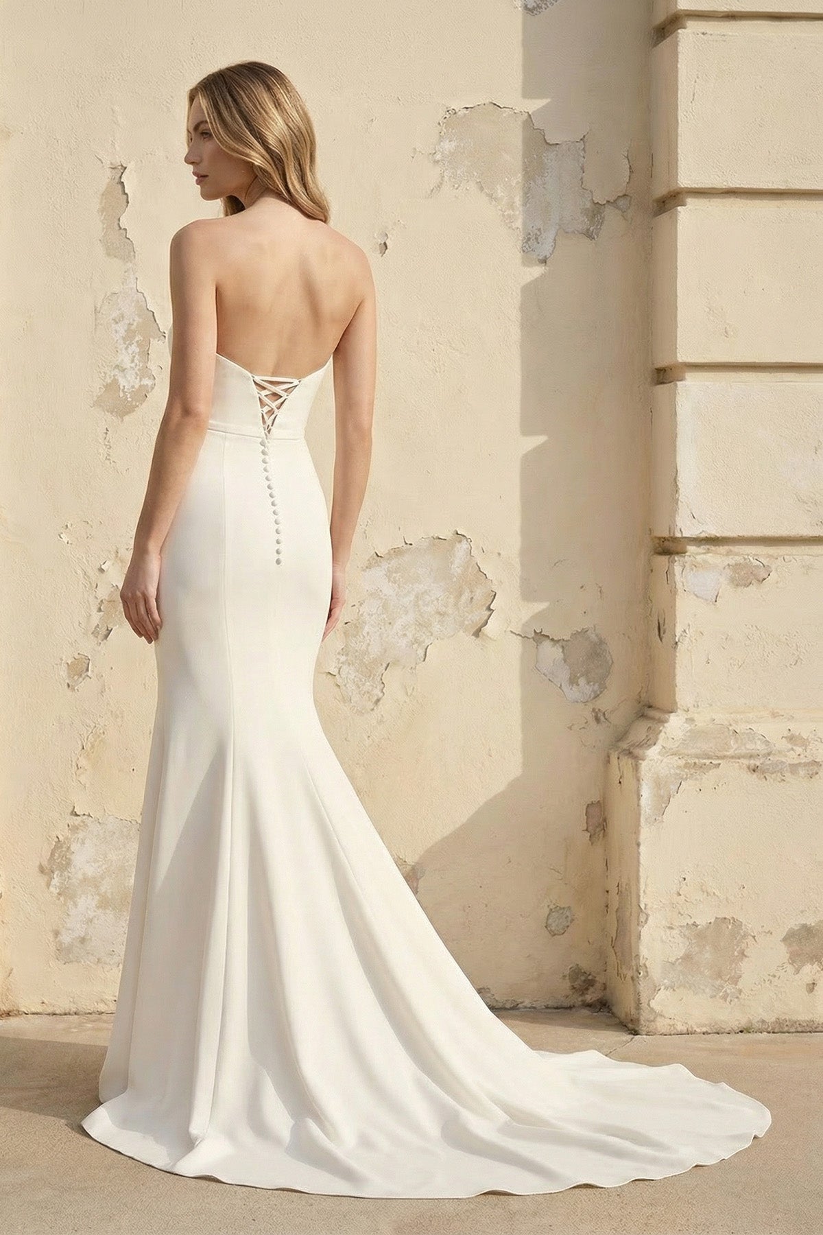 Robe de mariée ivoire satinée coupe sirène bustier plissée - Harana