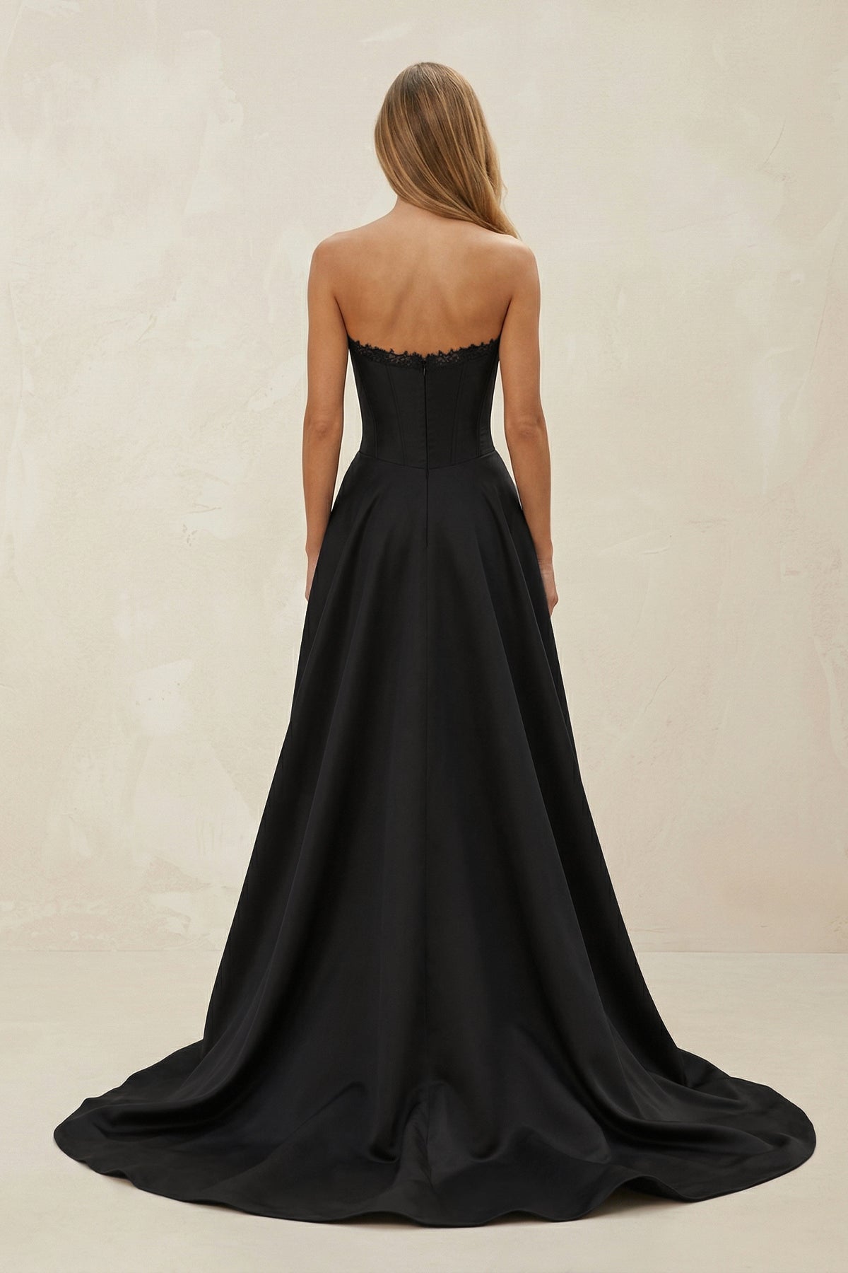 Robe de mariée noire trapèze en satin bustier sans manches - Harana