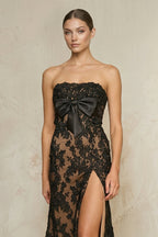Robe de mariée noire en dentelle coupe fourreau bustier avec fente - Harana