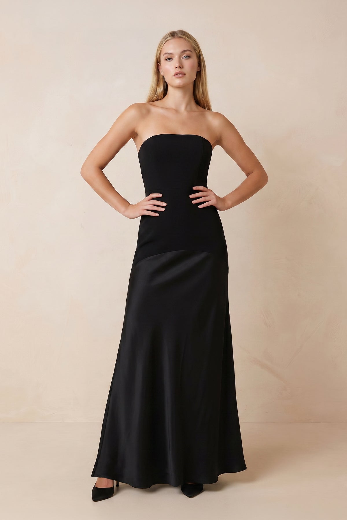 Robe noire longue satinée coupe fourreau bustier - Harana