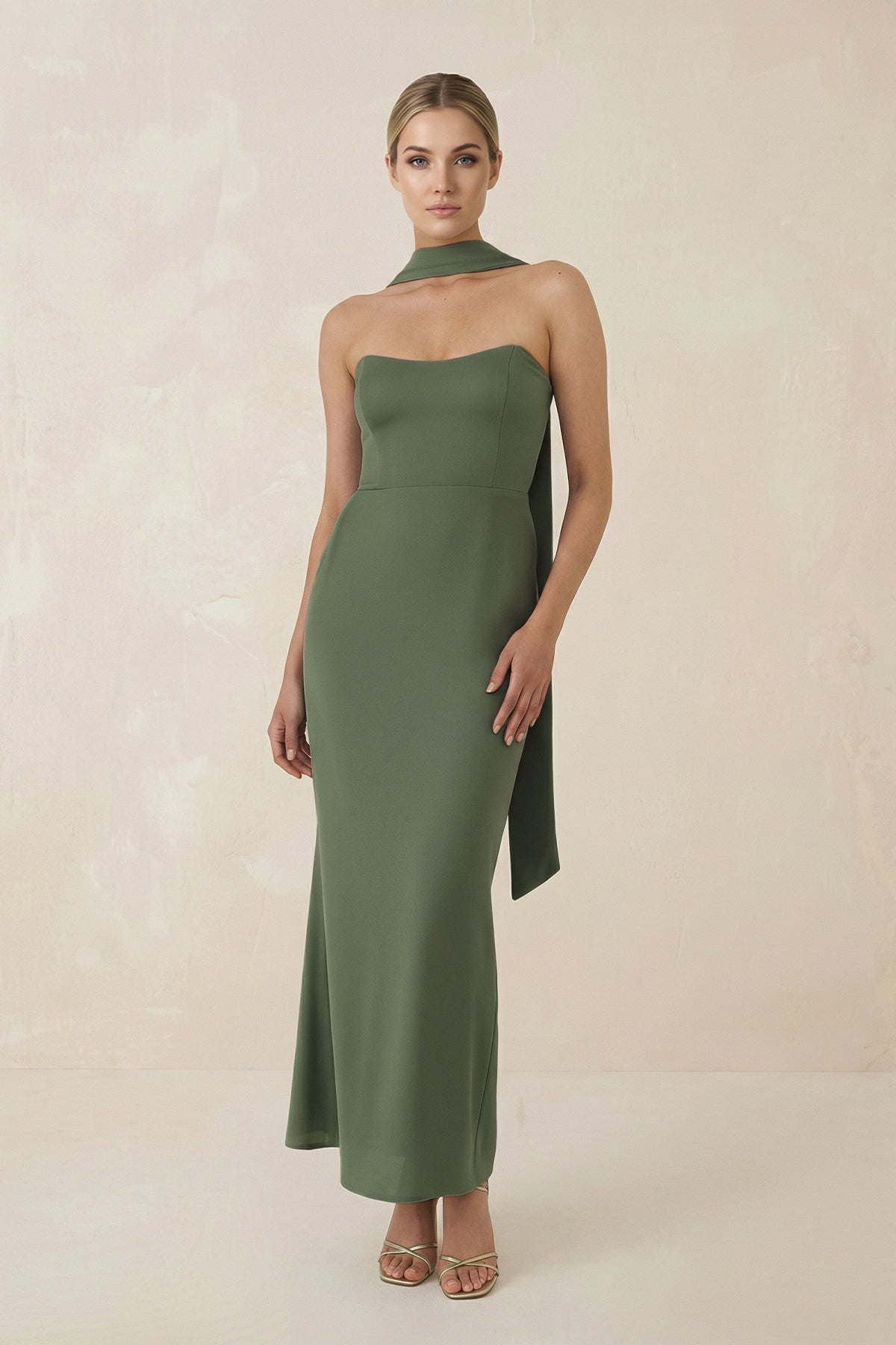 Robe demoiselle d’honneur vert sauge midi bustier sans manches satinée - Harana
