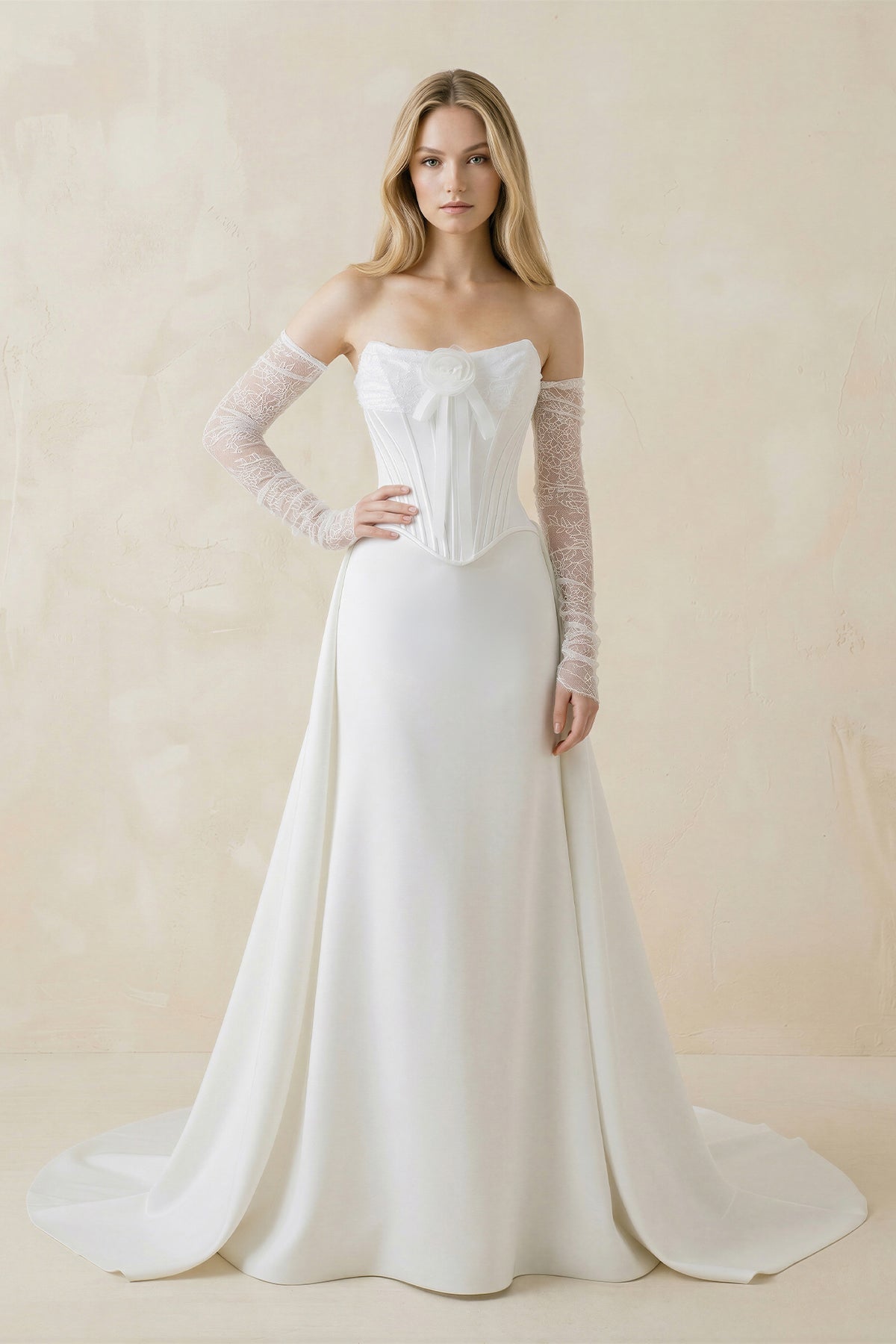 Robe de mariée blanche en satin bustier manches longues - Harana