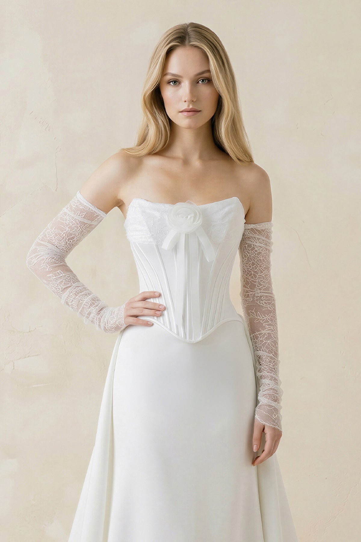 Robe de mariée blanche en satin bustier manches longues - Harana