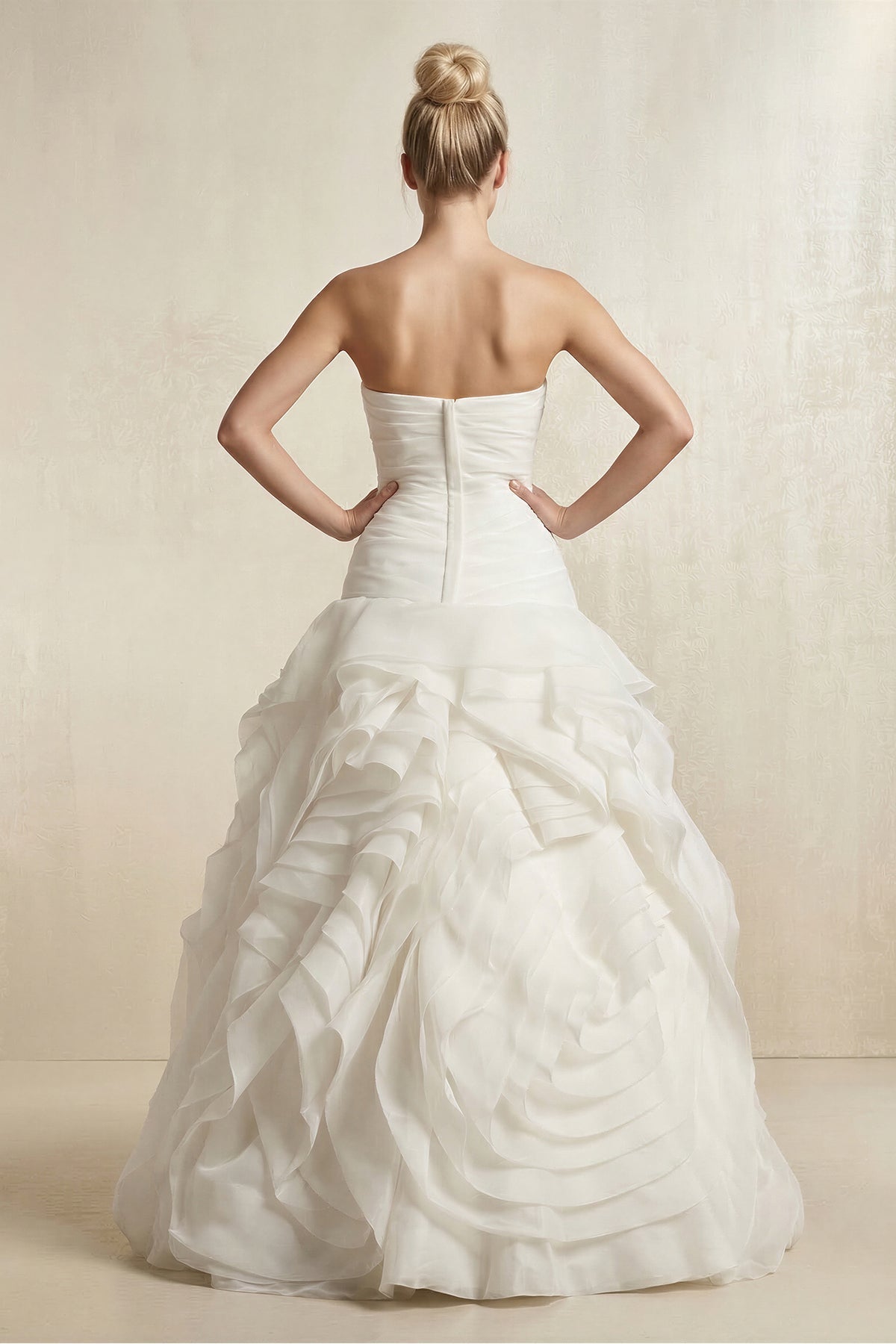 Robe de mariée blanche trapèze en tulle bustier sans manches - Harana