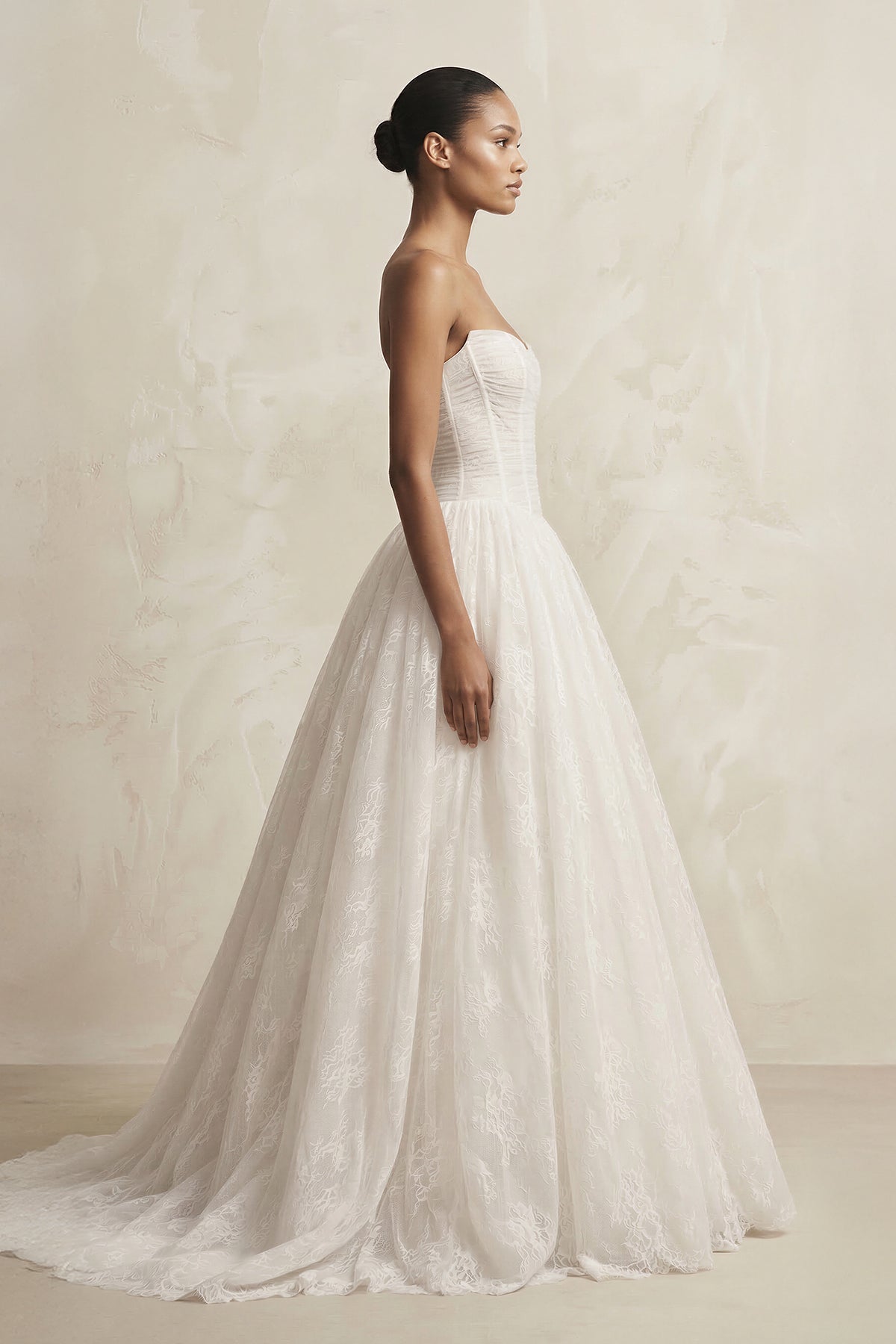 Robe de mariée ivoire princesse en tulle bustier sans manches - Harana