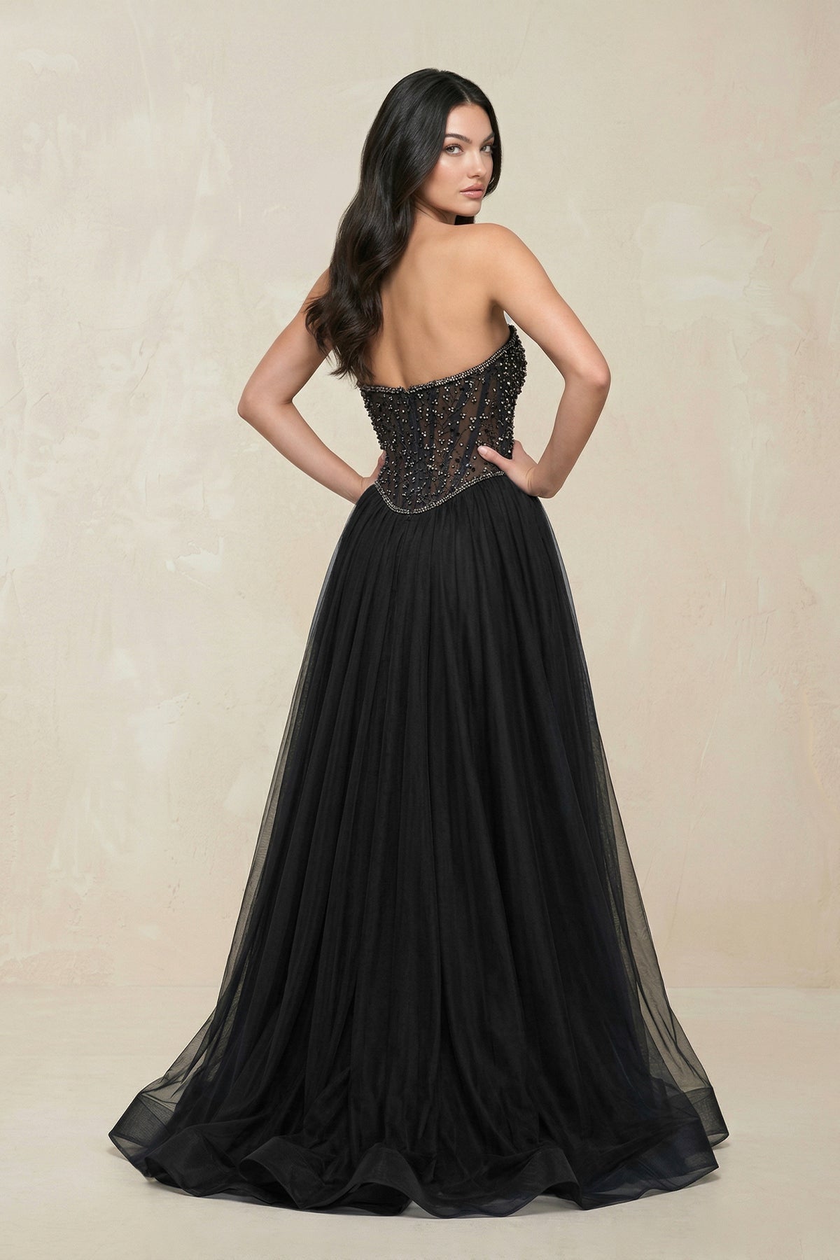 Robe de mariée noire trapèze en tulle bustier sans manches - Harana