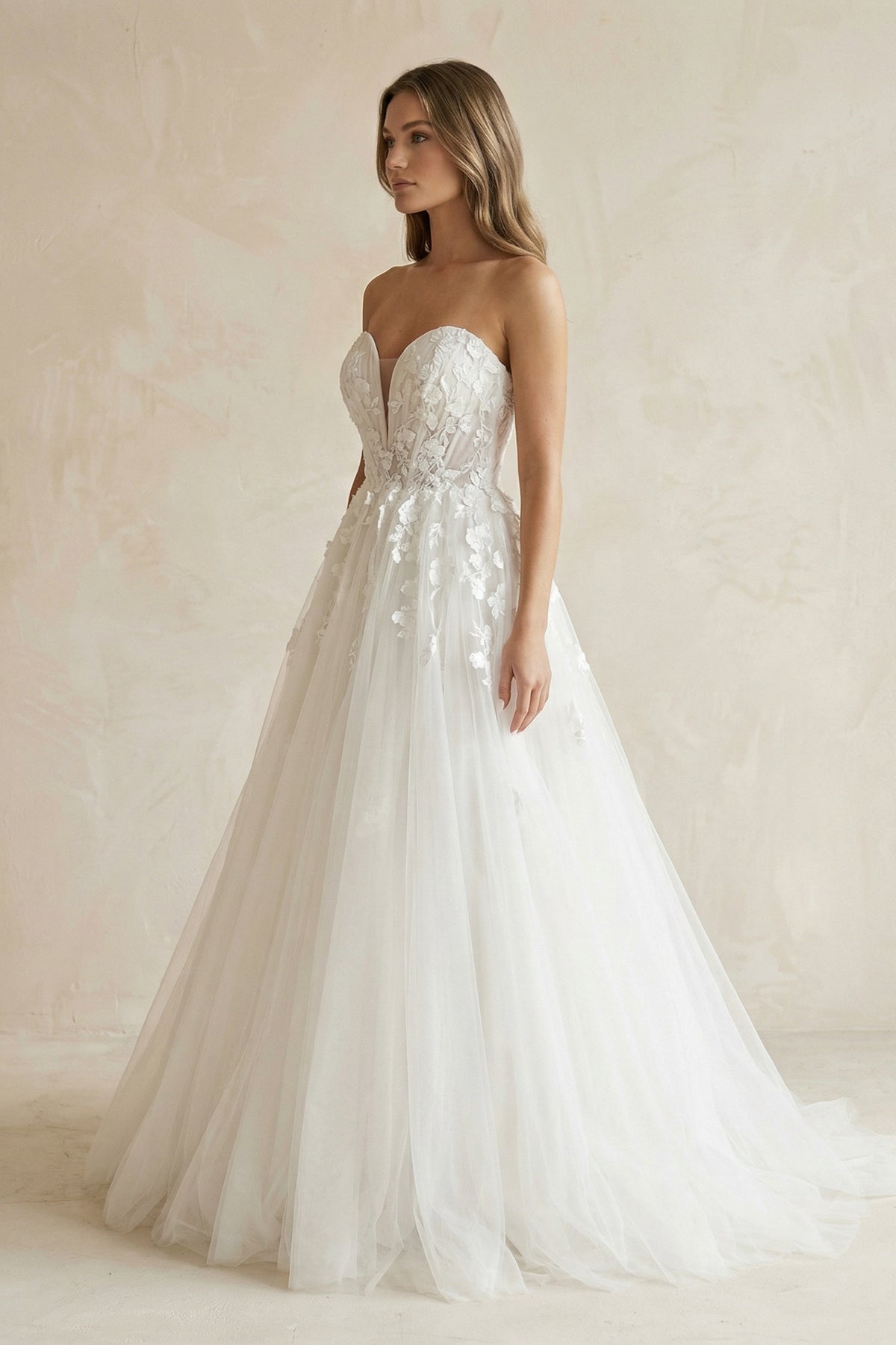 Robe de mariée ivoire trapèze en tulle décolleté cœur sans manches - Harana