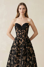 Robe de mariée noire trapèze en tulle décolleté cœur sans manches - Harana