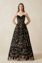Robe de mariée noire trapèze en tulle décolleté cœur sans manches - Harana