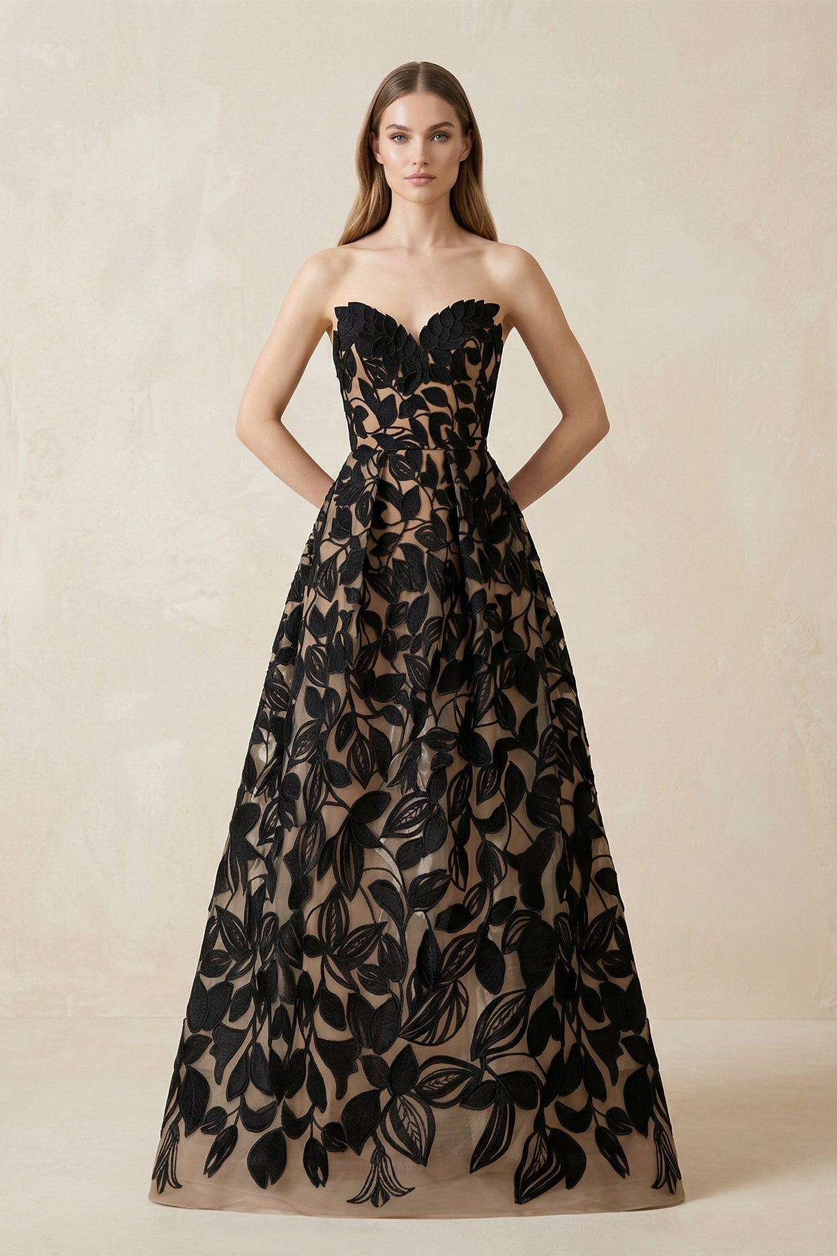 Robe de mariée noire trapèze en tulle décolleté cœur sans manches - Harana