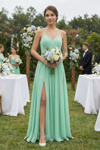 Robe demoiselle d’honneur pale pistachio longue à fines bretelles sans manches avec fente - Harana