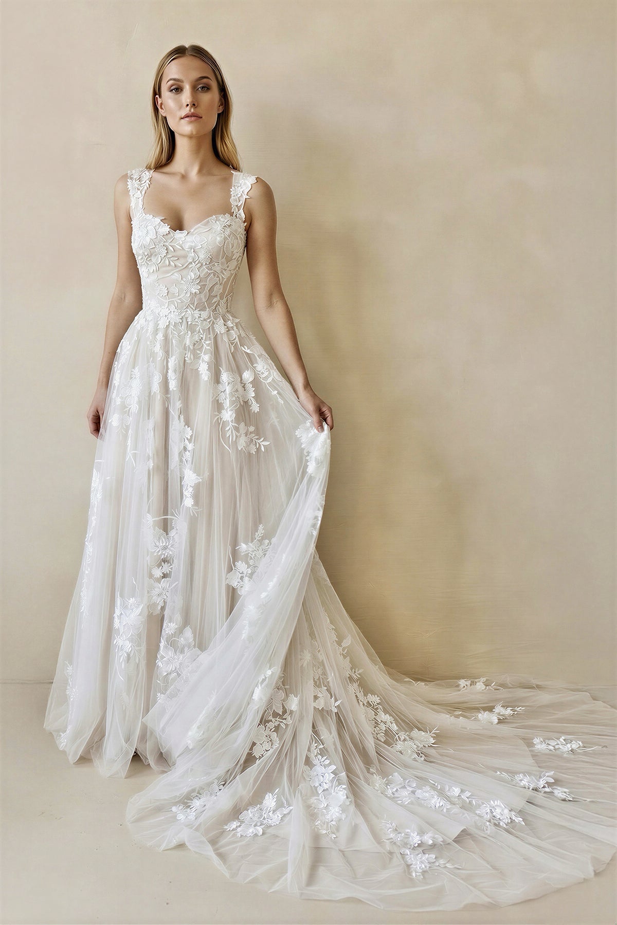 Robe de mariée blanche et nude trapèze en dentelle décolleté cœur sans - Harana