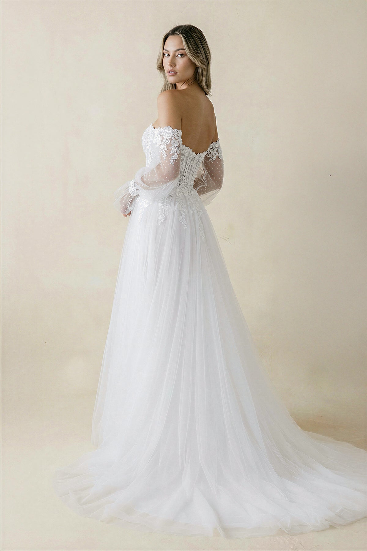 Robe de mariée blanche trapèze en tulle à épaules dénudées manches longues - Harana