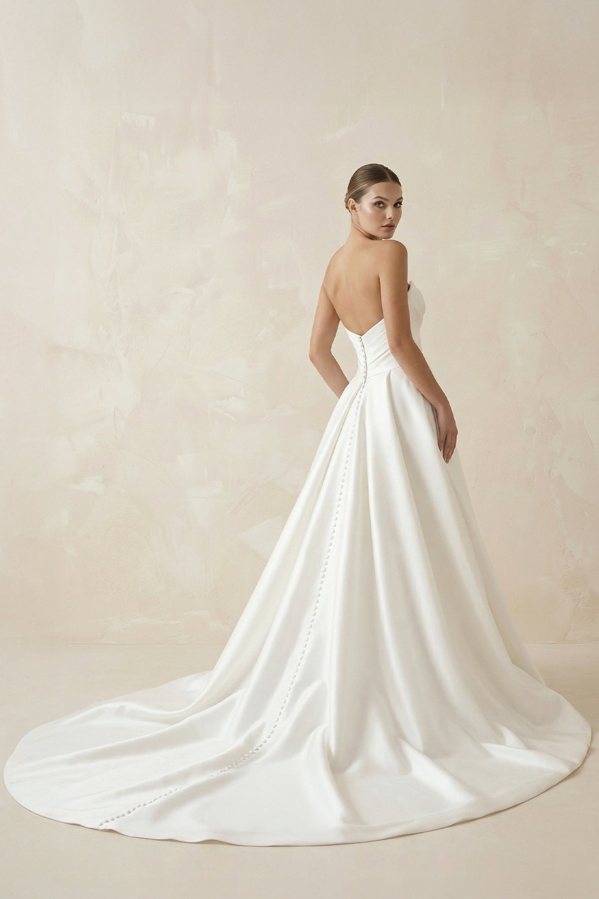 Robe de mariée blanche trapèze en satin décolleté cœur sans manches - Harana