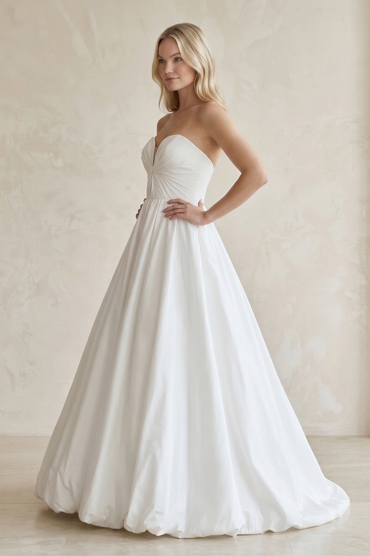 Robe de mariée blanc courte sans manches froncée satinée - Harana