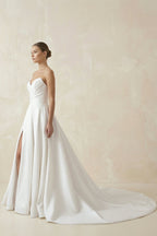 Robe de mariée blanche trapèze en satin décolleté cœur sans manches - Harana