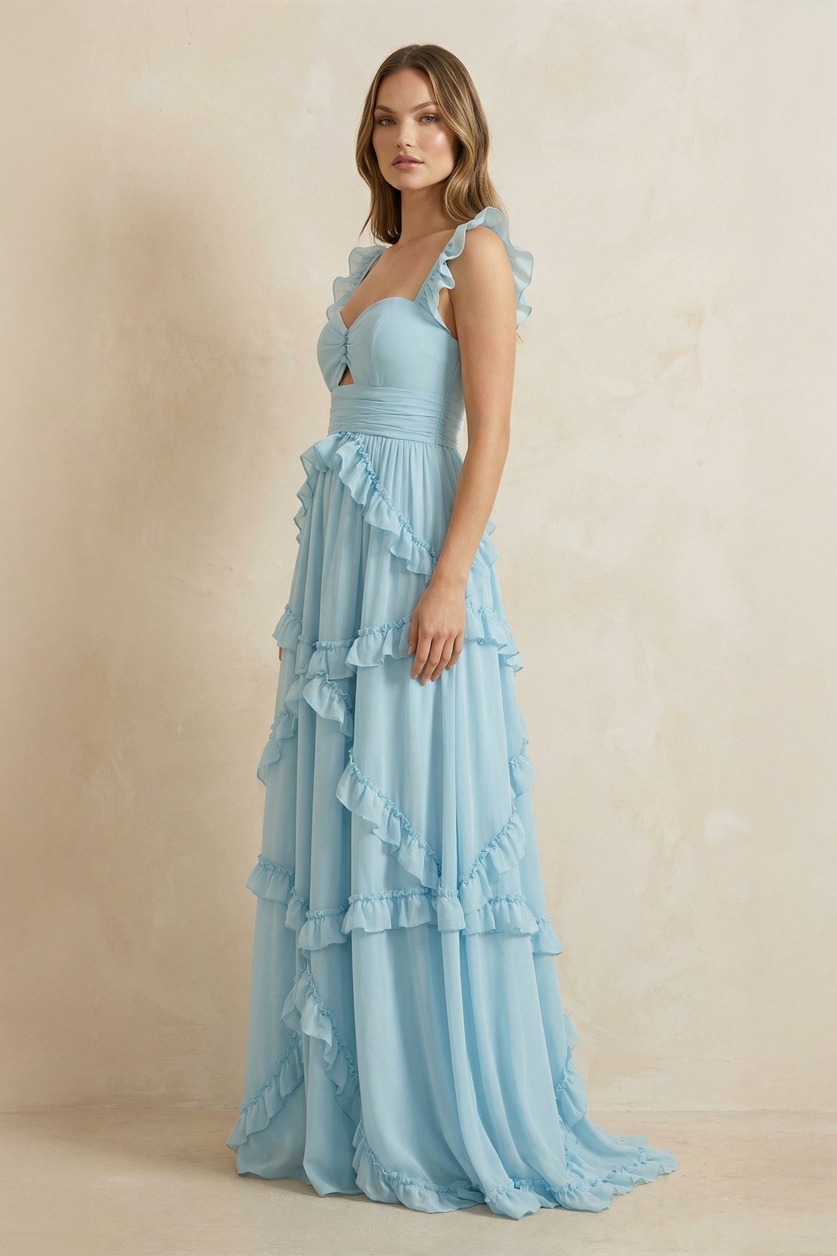 Robe bleu ciel longue coupe trapèze à décolleté cœur ornée de volants - Harana