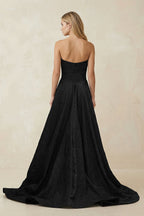 Robe de mariée noire trapèze en satin décolleté cœur sans manches - Harana