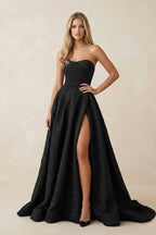 Robe de mariée noire trapèze en satin décolleté cœur sans manches - Harana