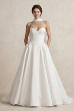 Robe de mariée blanc courte sans manches froncée satinée - Harana