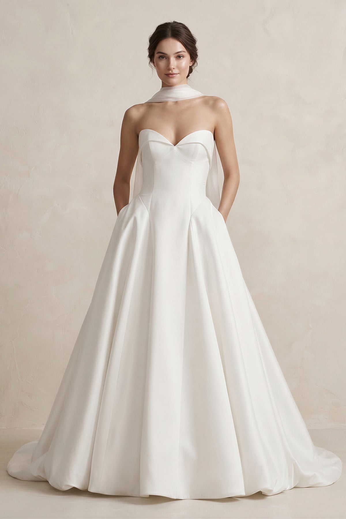 Robe de mariée blanc courte sans manches froncée satinée - Harana