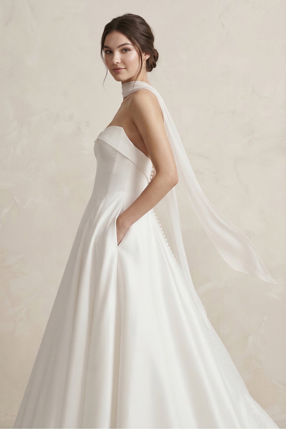 Robe de mariée blanc courte sans manches froncée satinée - Harana
