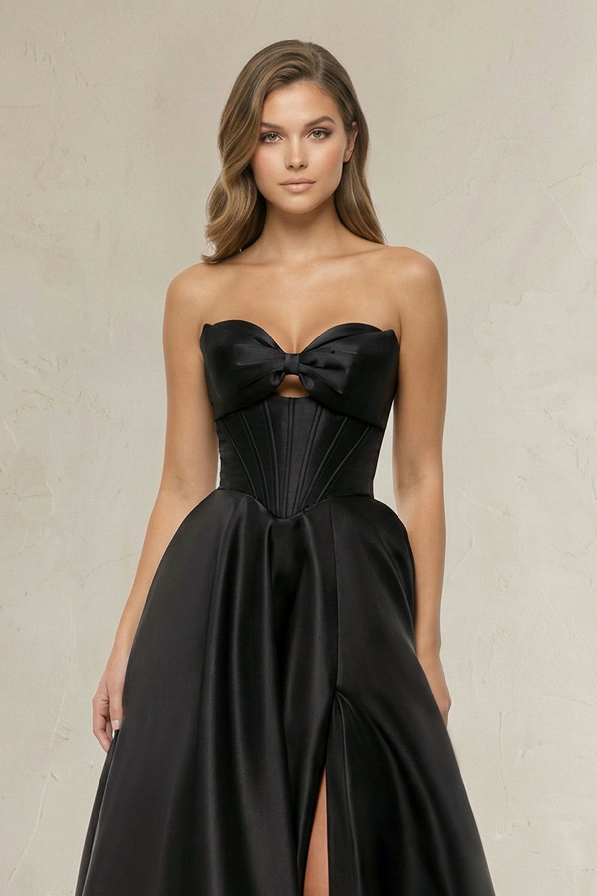 Robe de mariée noire trapèze en satin décolleté cœur sans manches - Harana