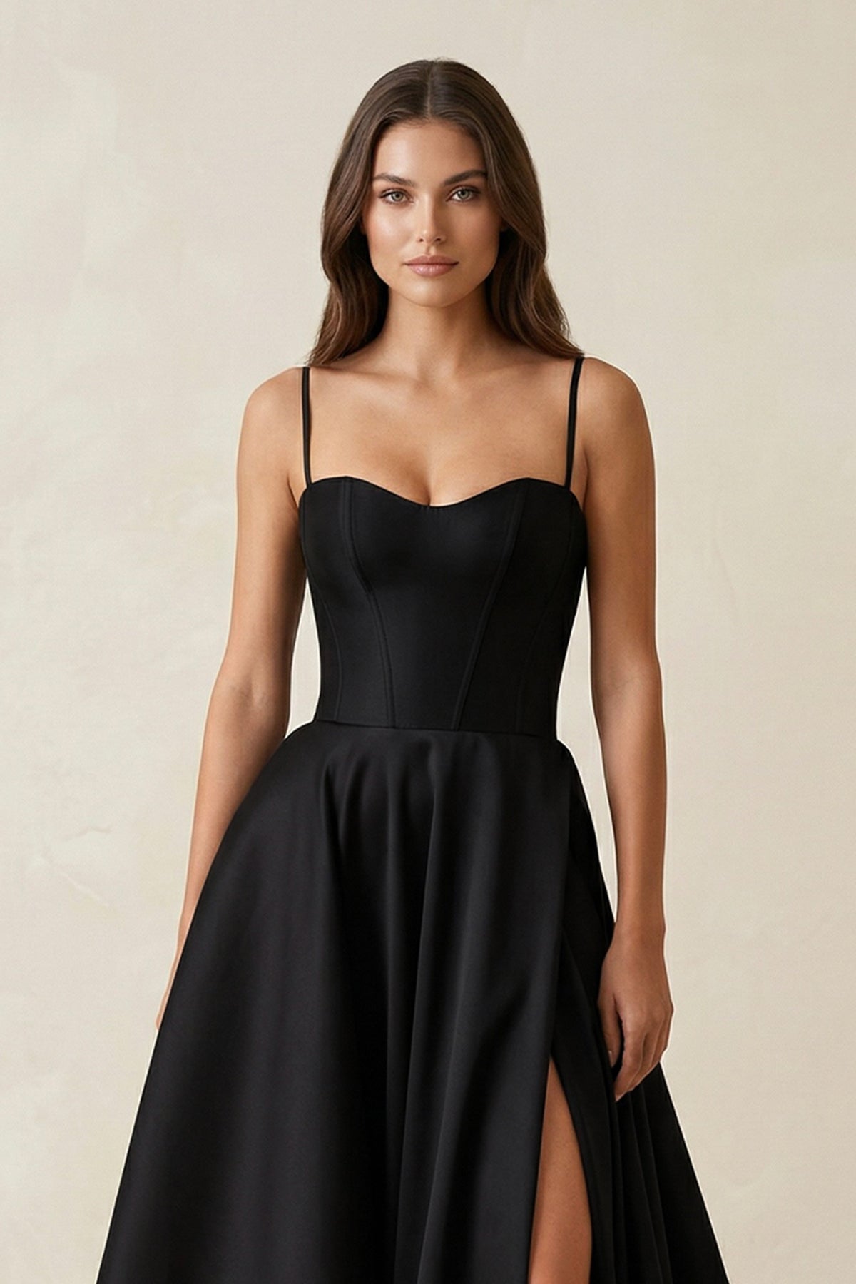 Robe de mariée noire trapèze en satin décolleté cœur sans manches - Harana