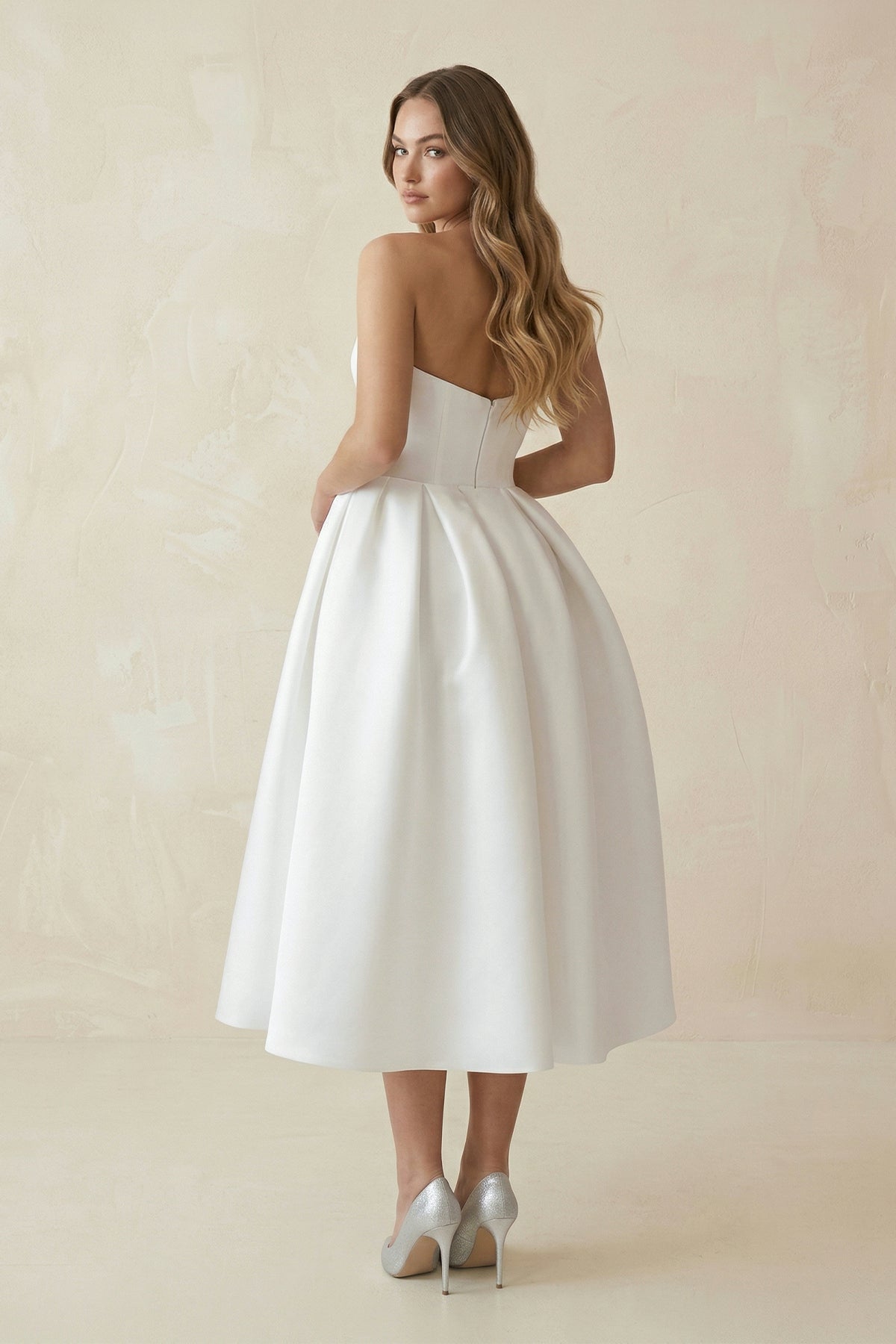 Robe de mariée blanche trapèze en satin décolleté cœur sans manches - Harana