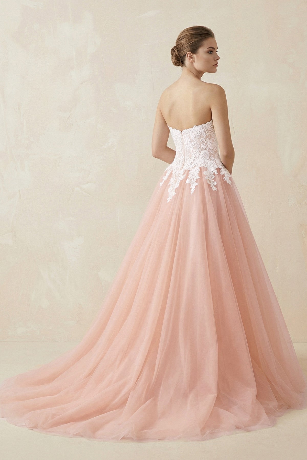 Robe de mariée rose trapèze en tulle décolleté cœur sans manches - Harana