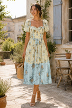 Robe jaune courte en coton coupe trapèze à décolleté cœur et imprimé floral rétro - Harana