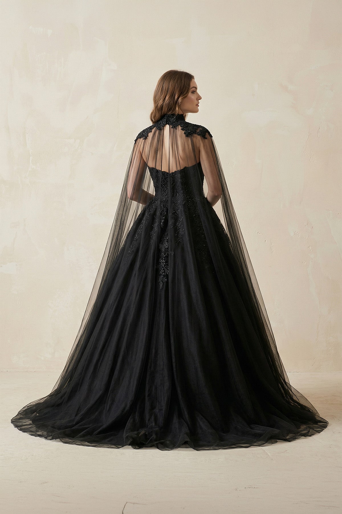 Robe de mariée noir longue sans manches en tulle coupe trapèze - Harana