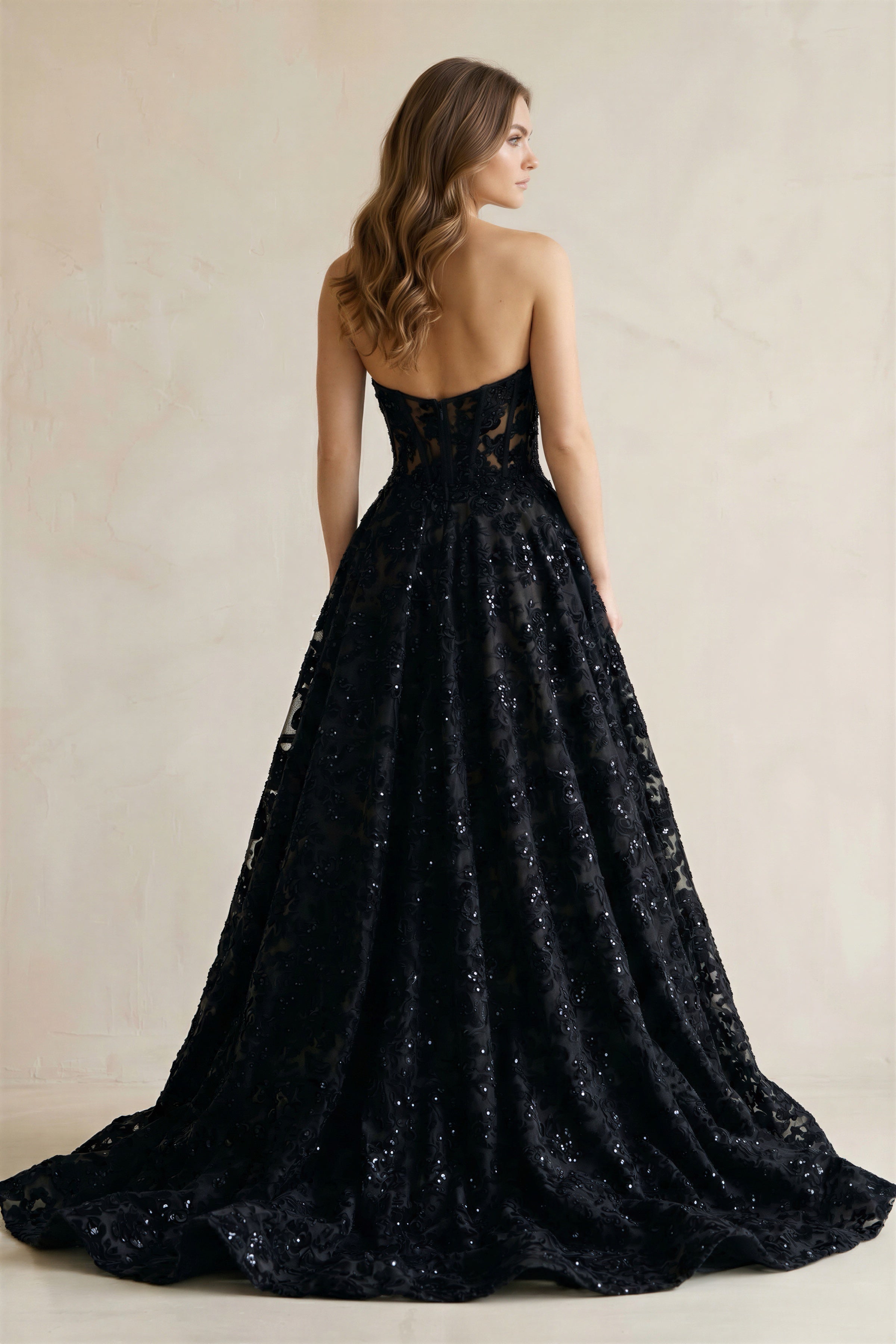 Robe de mariée noir courte sans manches avec fente à corset - Harana