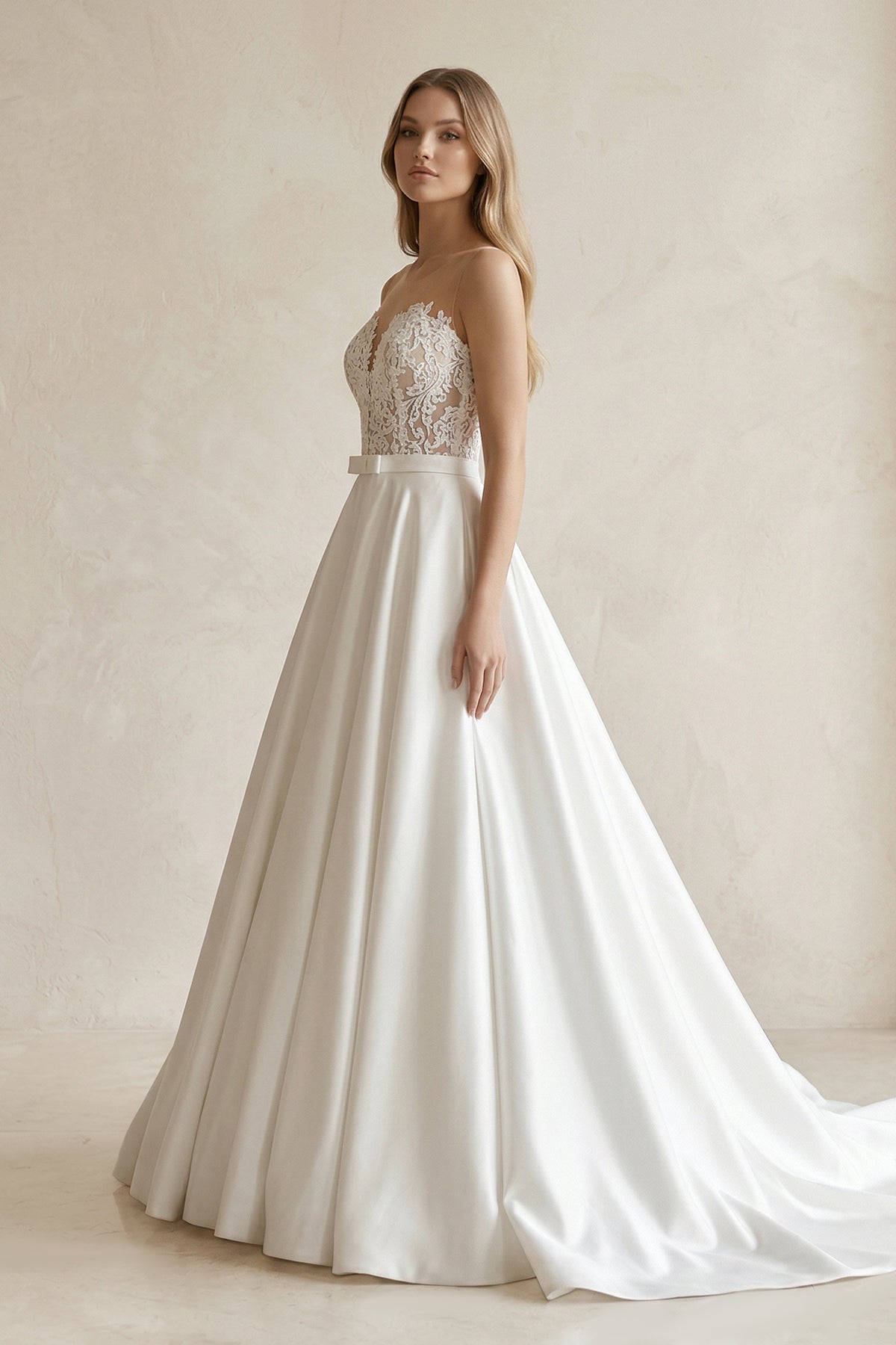 Robe de mariée blanche longue satinée coupe princesse à décolleté cœur ornée d’appliqués - Harana