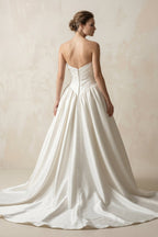Robe de mariée blanc longue sans manches froncée effet drapé - Harana