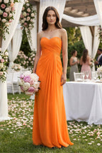 Robe longue orange en mousseline plissée - Harana