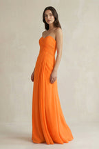 Robe longue orange en mousseline plissée - Harana