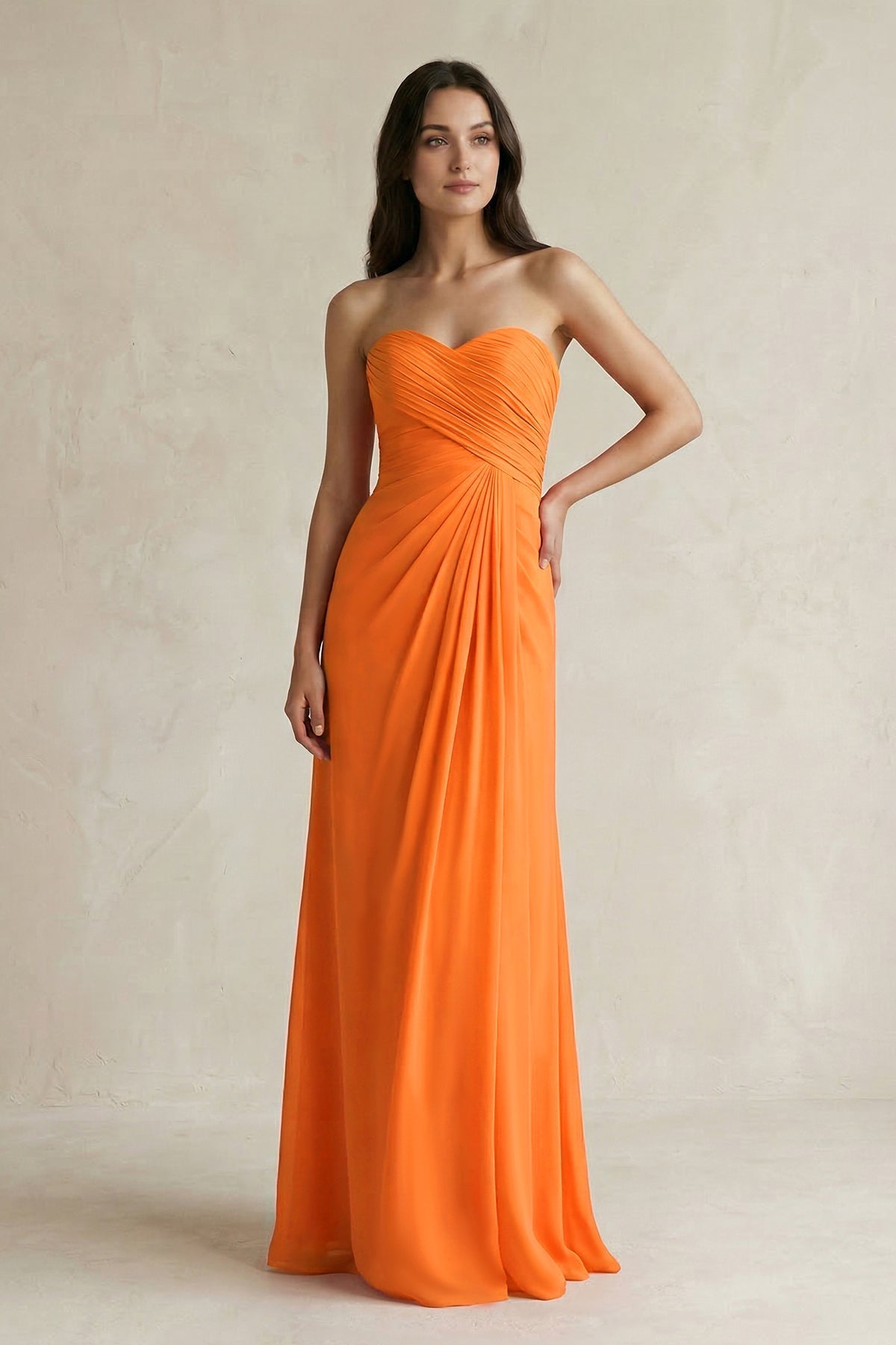 Robe longue orange en mousseline plissée - Harana