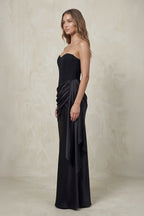 Robe longue noire satinée à corset drapé - Harana