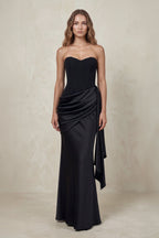 Robe longue noire satinée à corset drapé - Harana