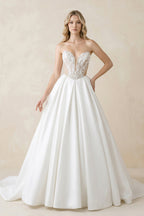 Robe de mariée blanche trapèze en satin décolleté cœur sans manches - Harana