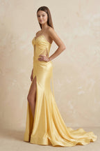 Robe longue jaune satinée coupe sirène décolleté cœur à corset - Harana