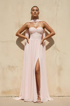 Robe longue rose poudré décolleté cœur avec fente - Harana