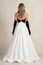 Robe de mariée black & white longue manches longues coupe trapèze - Harana