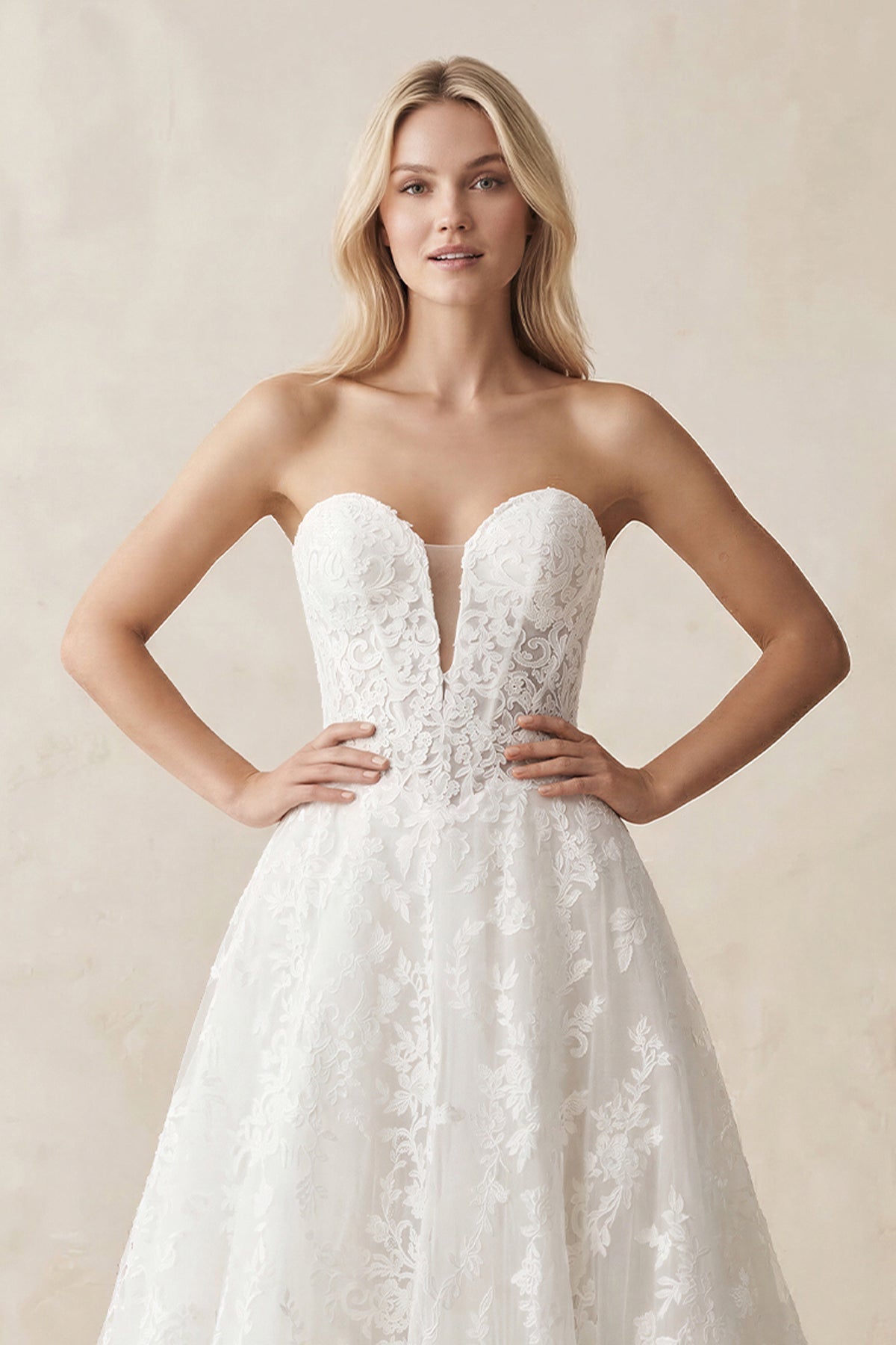 Robe de mariée blanche trapèze en dentelle sans manches - Harana
