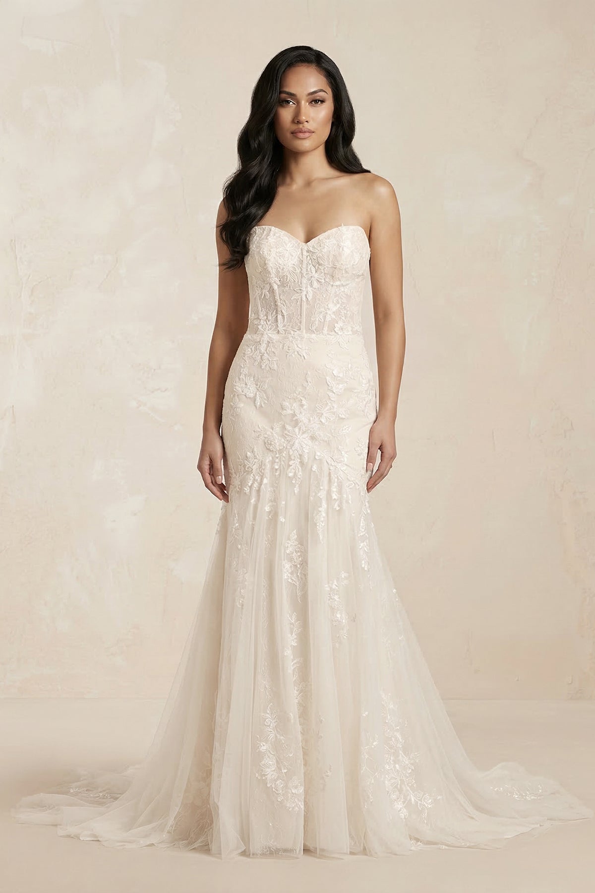 Robe de mariée ivoire en tulle coupe sirène à décolleté cœur ornée d’appliqués - Harana