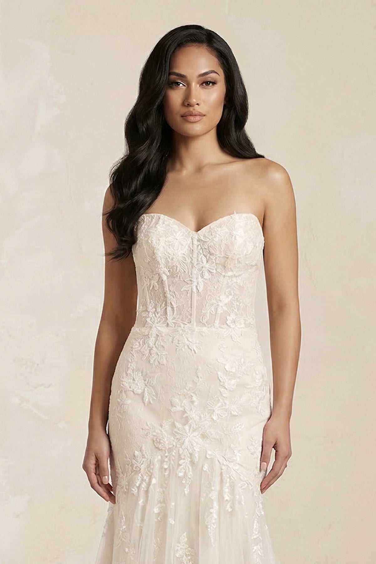 Robe de mariée ivoire en tulle coupe sirène à décolleté cœur ornée d’appliqués - Harana
