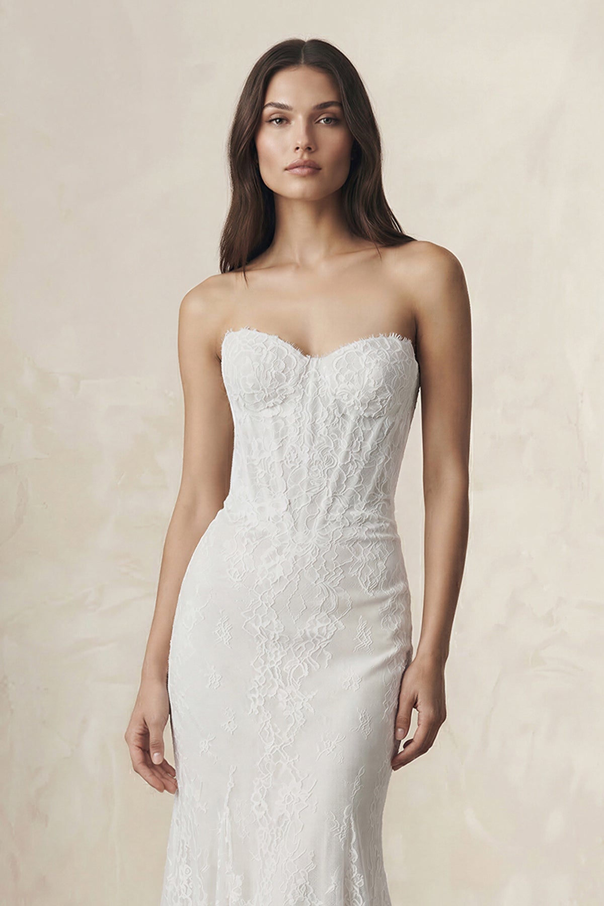 Robe de mariée blanche en dentelle coupe sirène à décolleté cœur avec corset - Harana