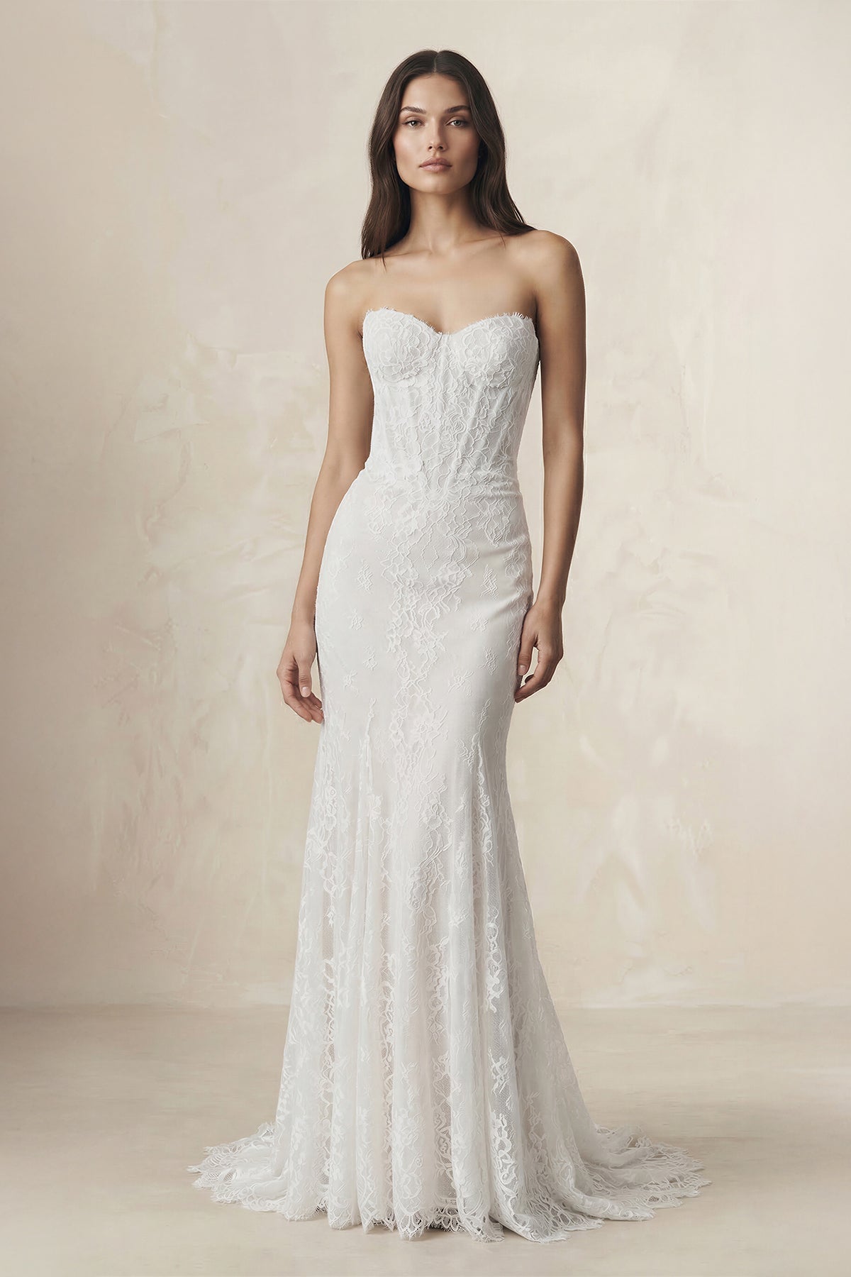 Robe de mariée blanche en dentelle coupe sirène à décolleté cœur avec corset - Harana
