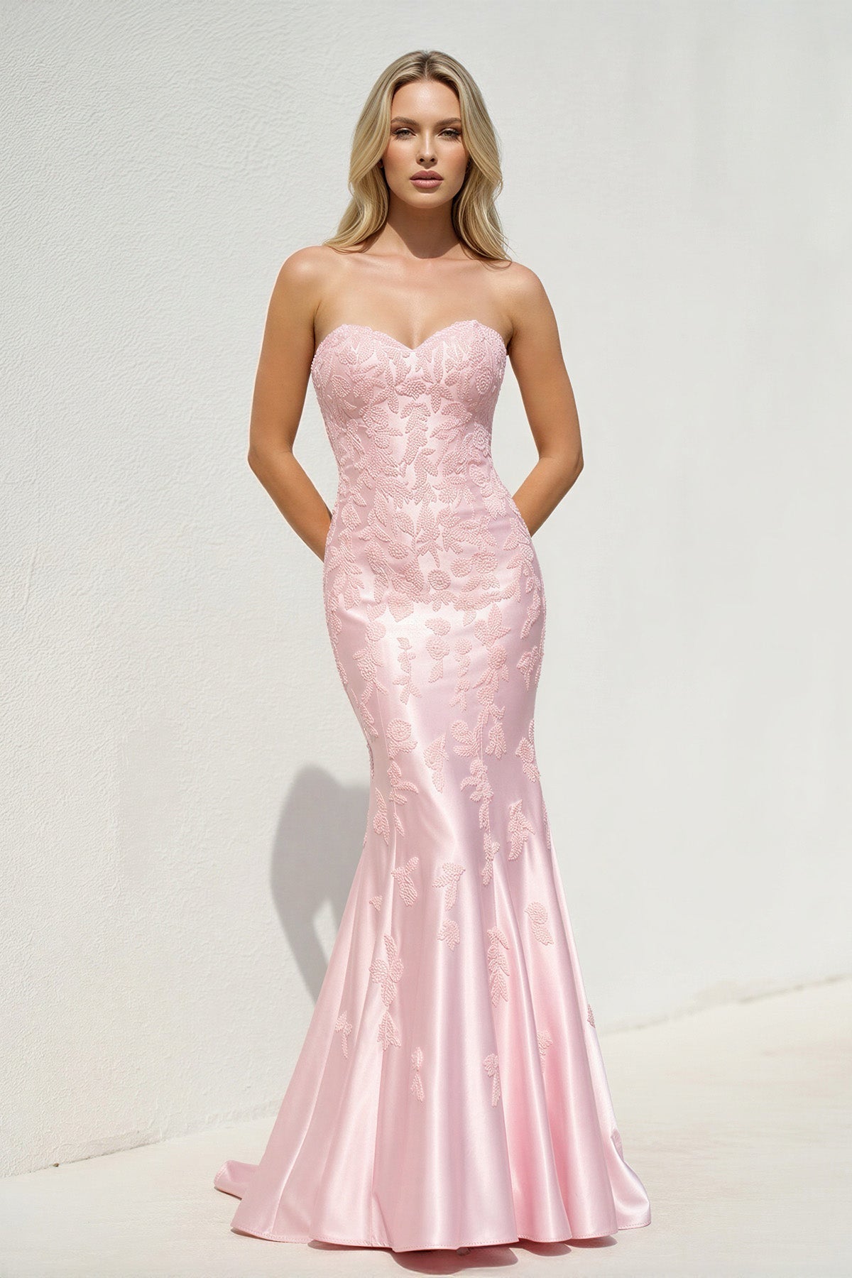 Robe longue rose coupe sirène décolleté cœur à appliqués - Harana